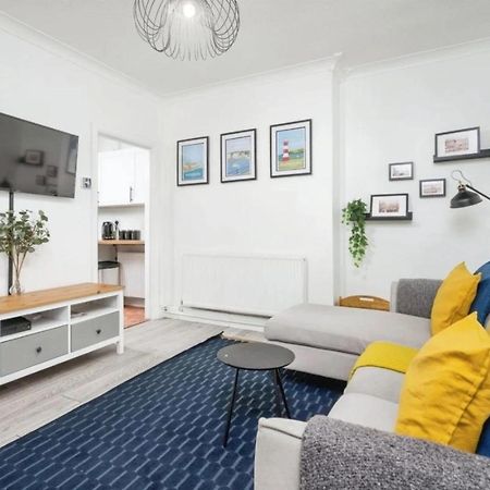 City Centre 2 Bedroom Apt - Free Parking - Wifi - Smart Tv Plymouth Exteriér fotografie