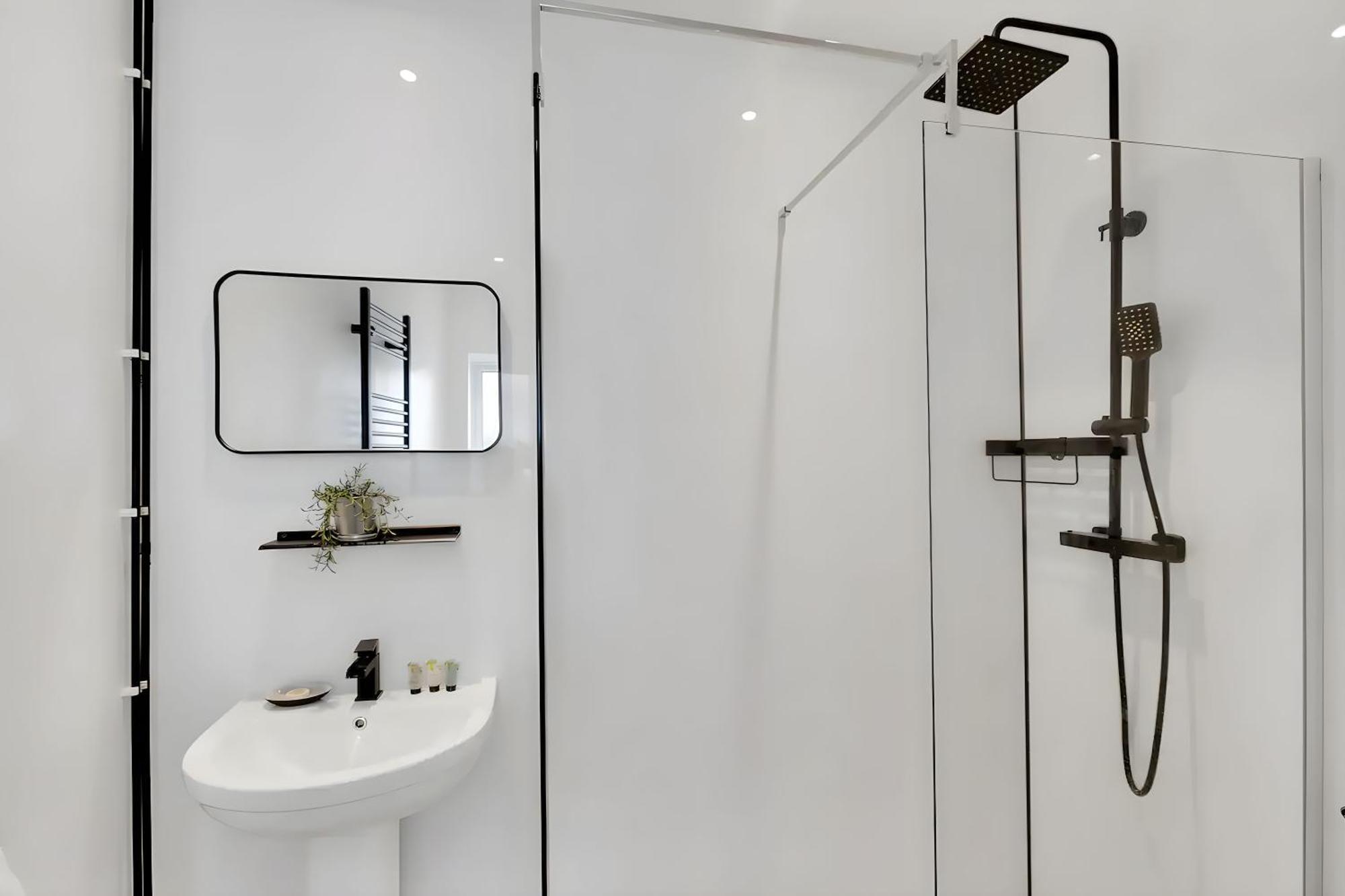 City Centre 2 Bedroom Apt - Free Parking - Wifi - Smart Tv Plymouth Exteriér fotografie