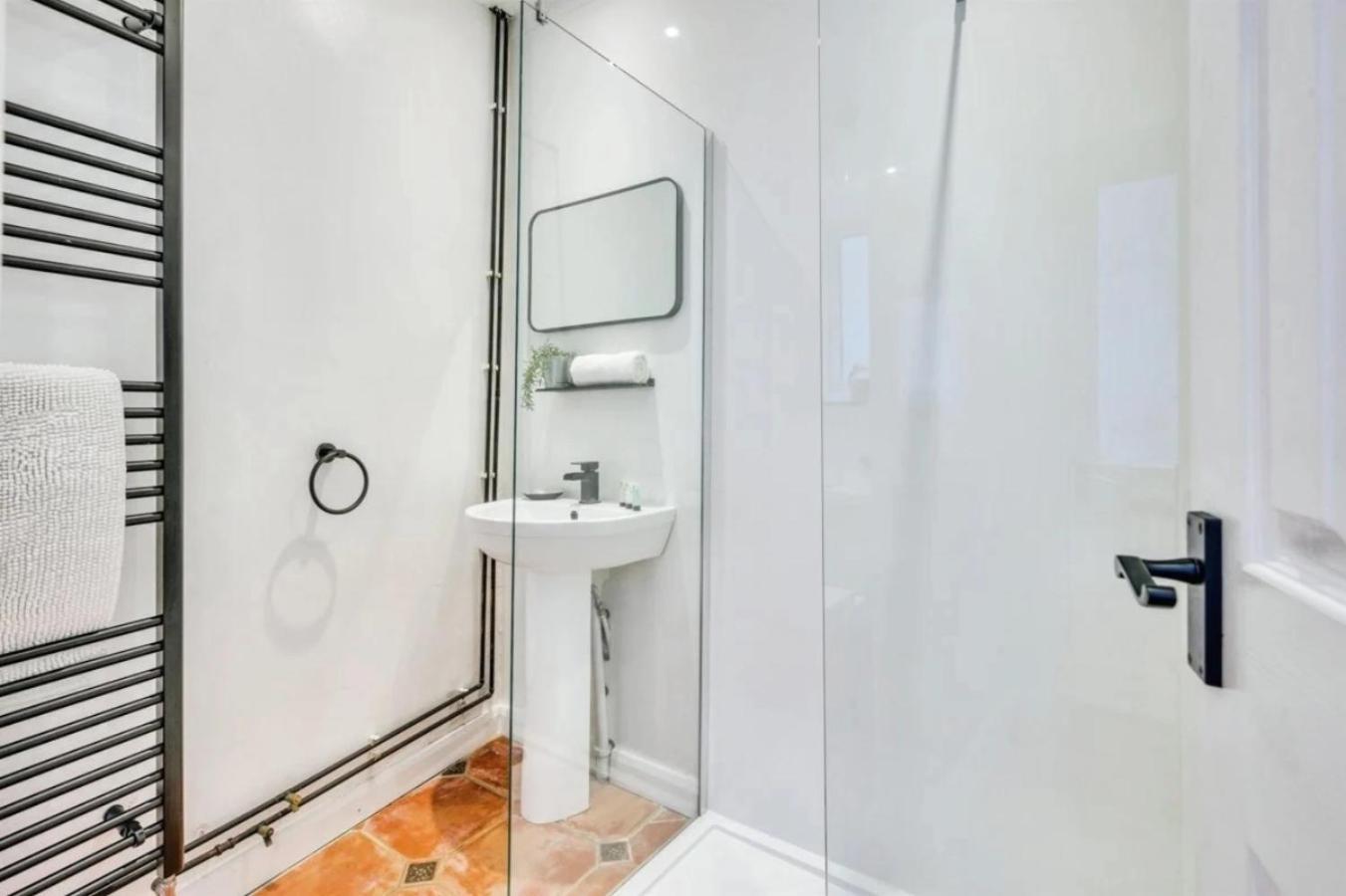 City Centre 2 Bedroom Apt - Free Parking - Wifi - Smart Tv Plymouth Exteriér fotografie