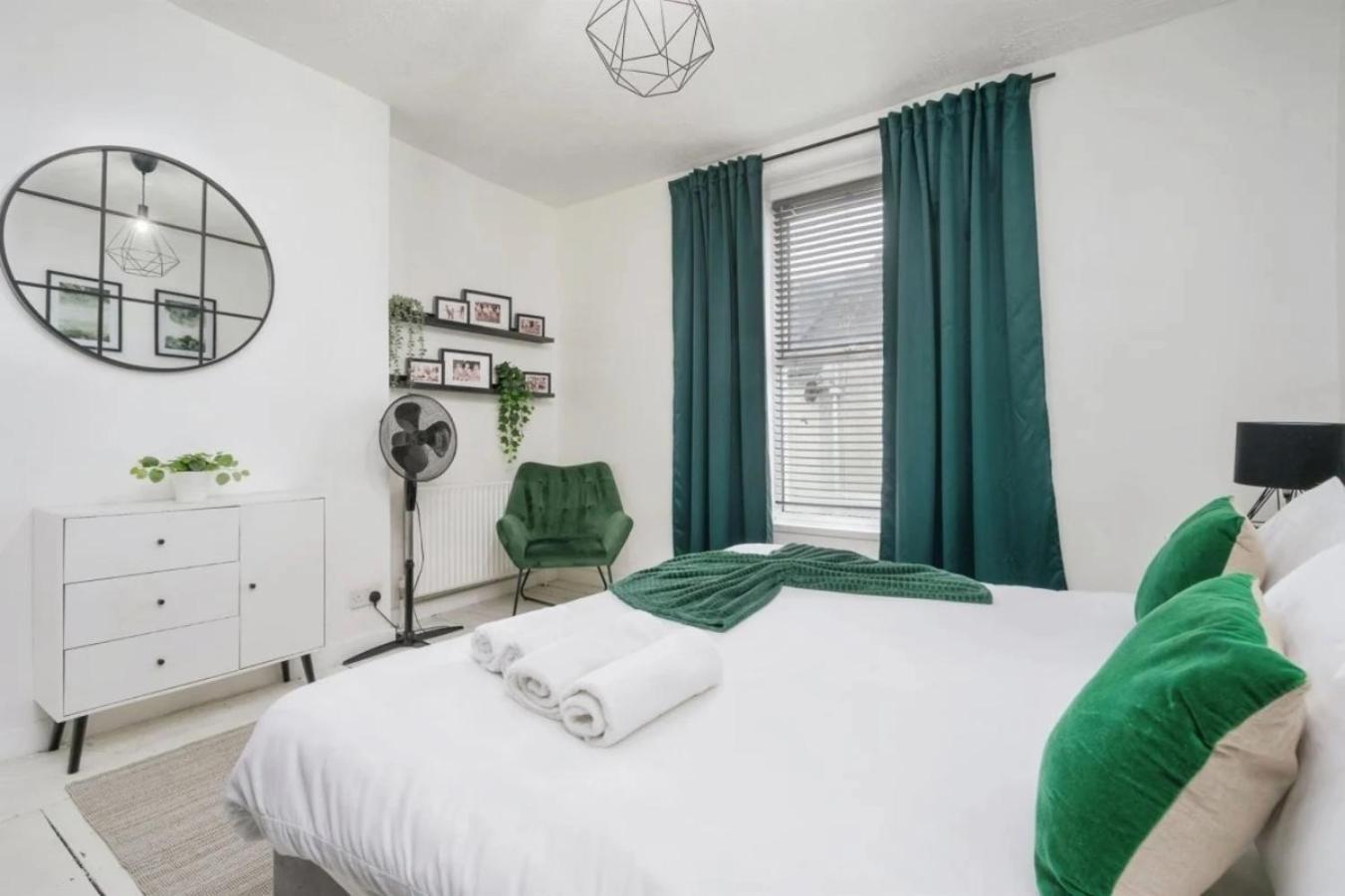 City Centre 2 Bedroom Apt - Free Parking - Wifi - Smart Tv Plymouth Exteriér fotografie